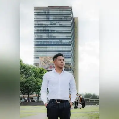 易轩岩
